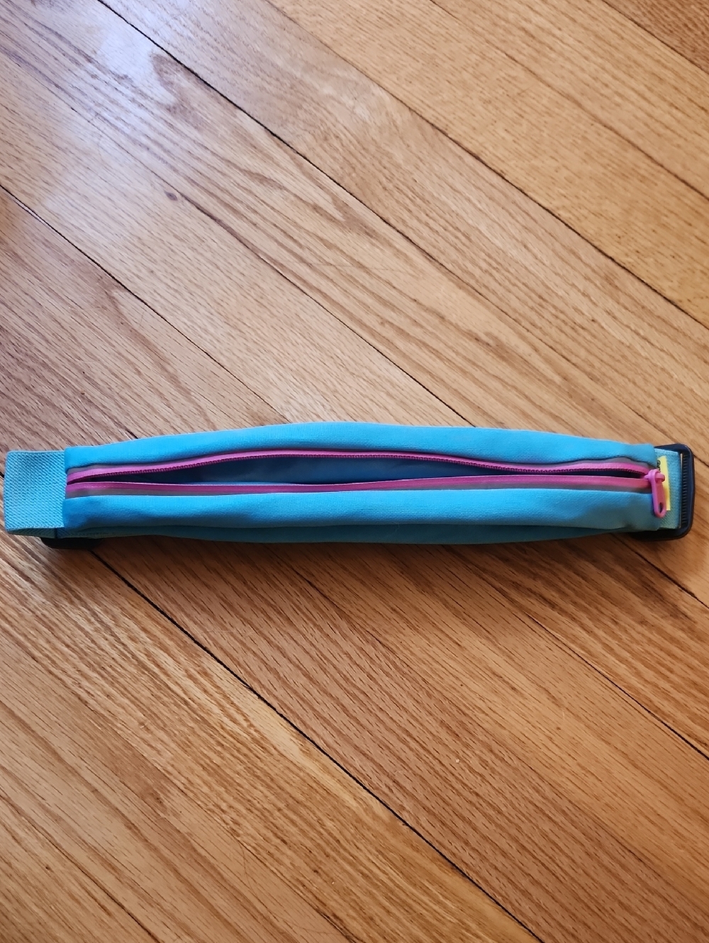 Fit tracks Aqua Neoprene Slim Belt with Pink Zipper